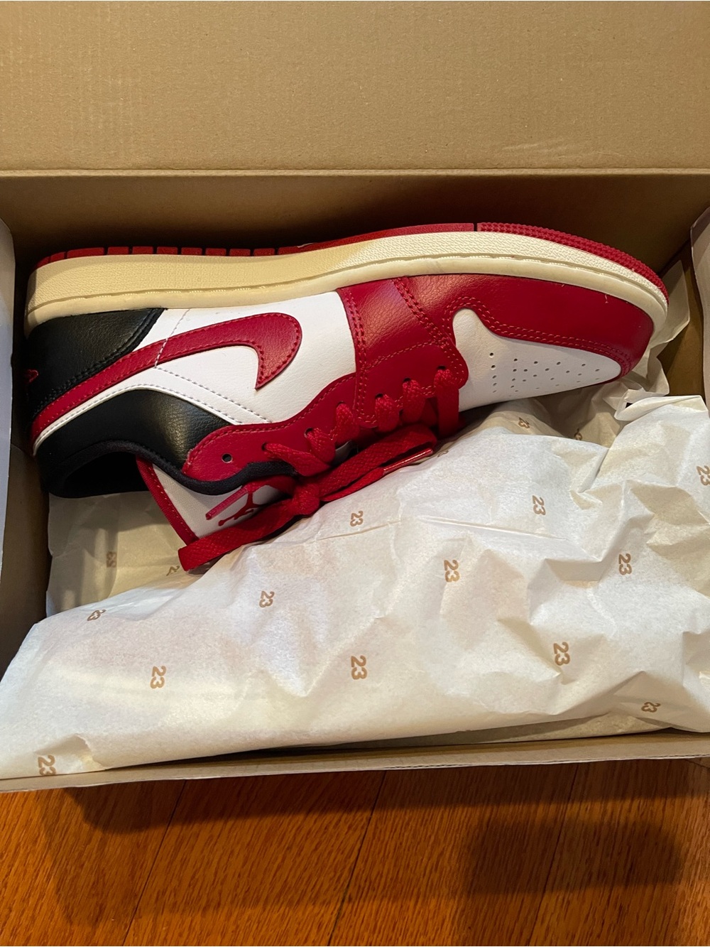 Jordan Kids Low-Top Sneakers in Red, White & Black
